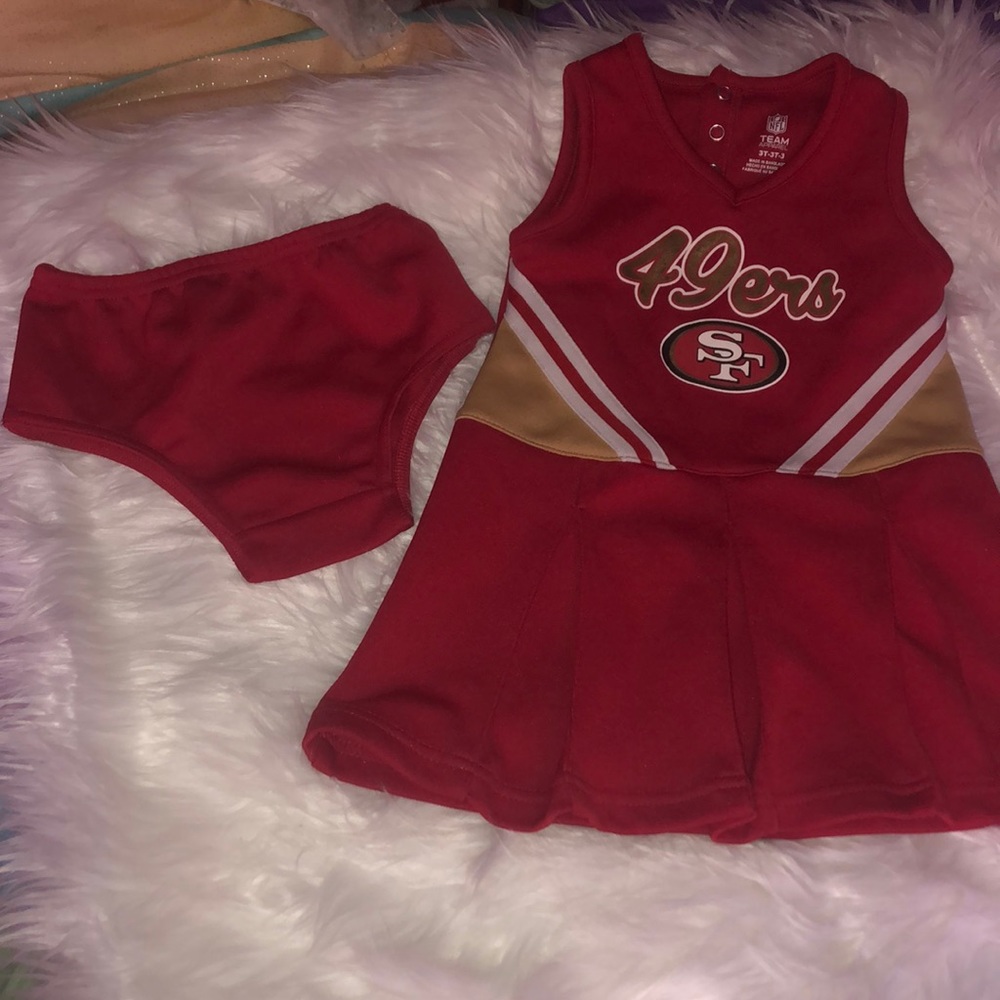 VERY CUTE 49ers CHEERLEADER 2 piece outfit.  🥰🏈